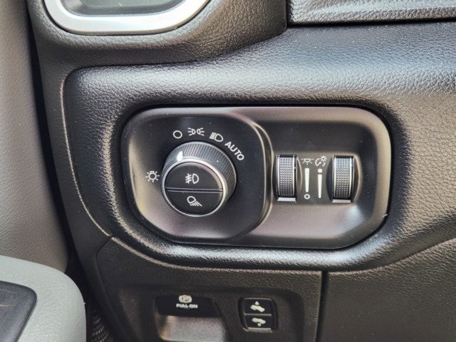2019 RAM 1500 Big Horn/Lone Star Crew Cab 4x4 5'7" Box