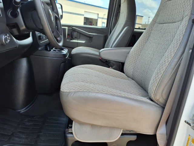 2025 Chevrolet Express Passenger 1LT
