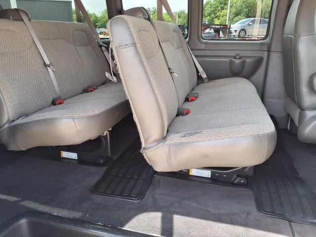 2025 Chevrolet Express Passenger 1LT