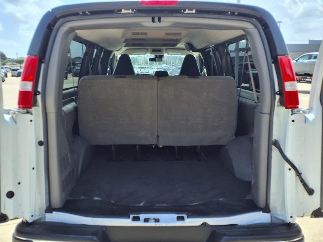 2025 Chevrolet Express Passenger 1LT