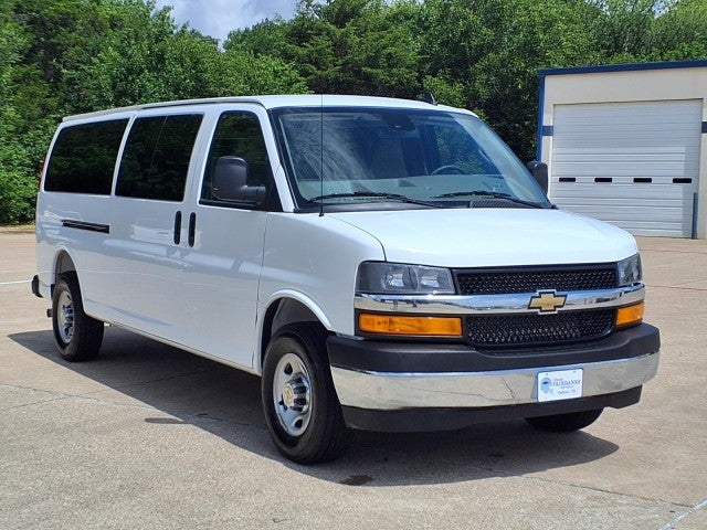 2025 Chevrolet Express Passenger 1LT