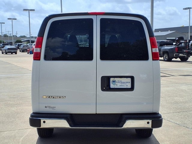2025 Chevrolet Express Passenger 1LT