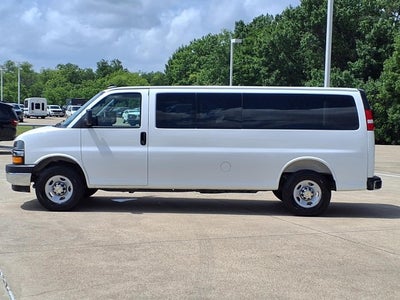 2025 Chevrolet Express Passenger 1LT