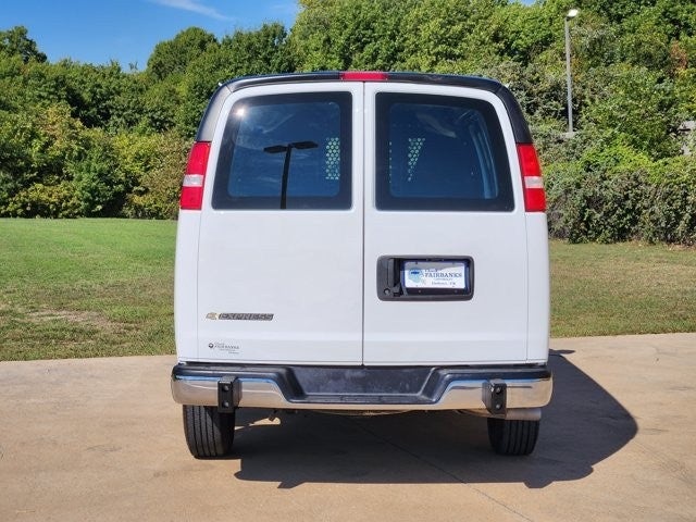 2025 Chevrolet Express Cargo WT