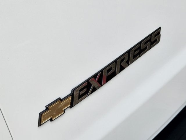 2025 Chevrolet Express Cargo WT
