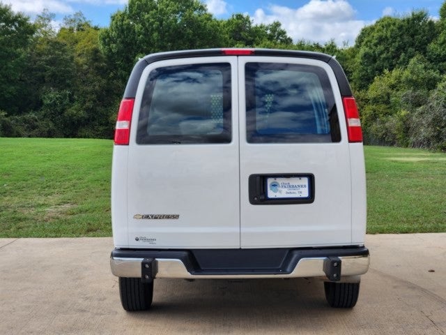 2025 Chevrolet Express Cargo WT
