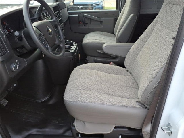 2025 Chevrolet Express Cargo 3500 WT