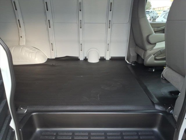 2025 Chevrolet Express Cargo 3500 WT