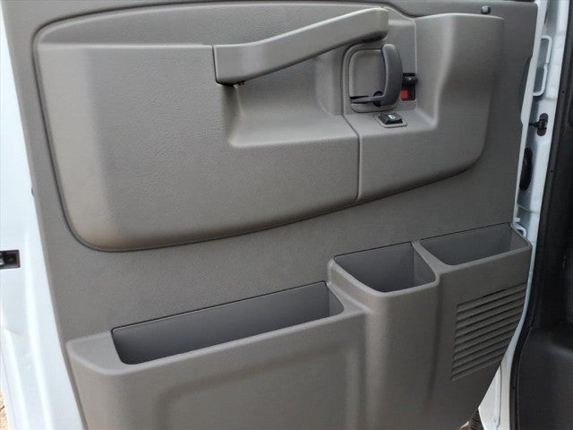 2025 Chevrolet Express Cargo 3500 WT