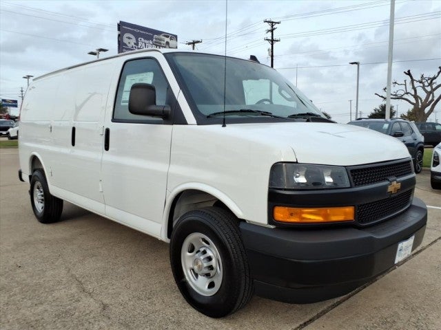 2025 Chevrolet Express Cargo 3500 WT