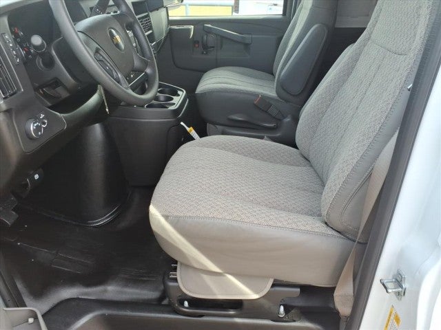 2025 Chevrolet Express Cargo 3500 WT