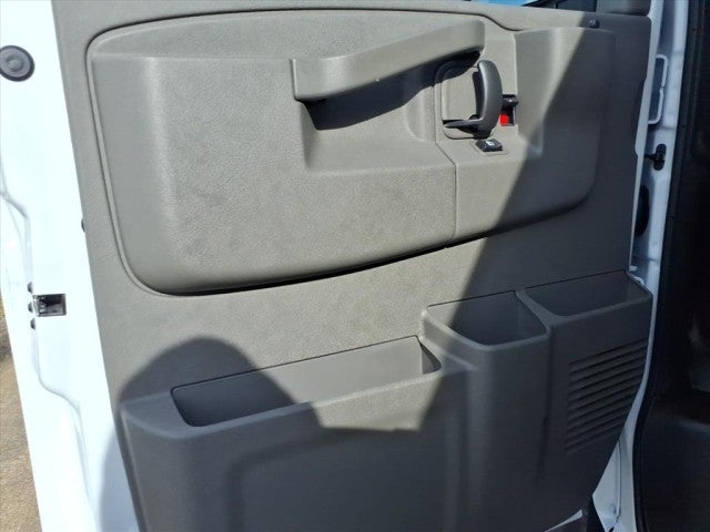 2025 Chevrolet Express Cargo 3500 WT