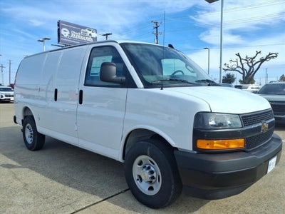 2025 Chevrolet Express Cargo 3500 WT
