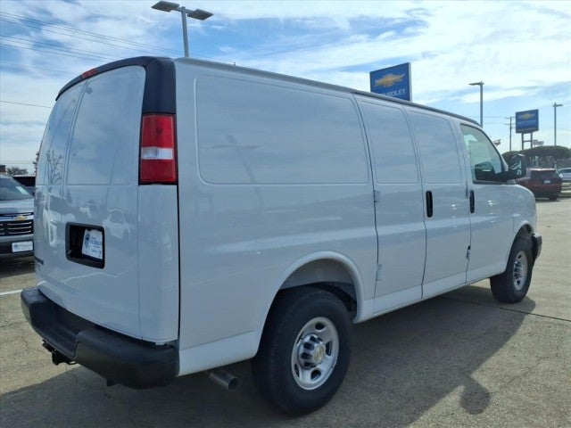 2025 Chevrolet Express Cargo 3500 WT