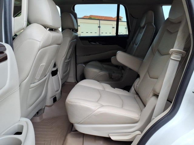 2016 Cadillac Escalade Luxury Collection